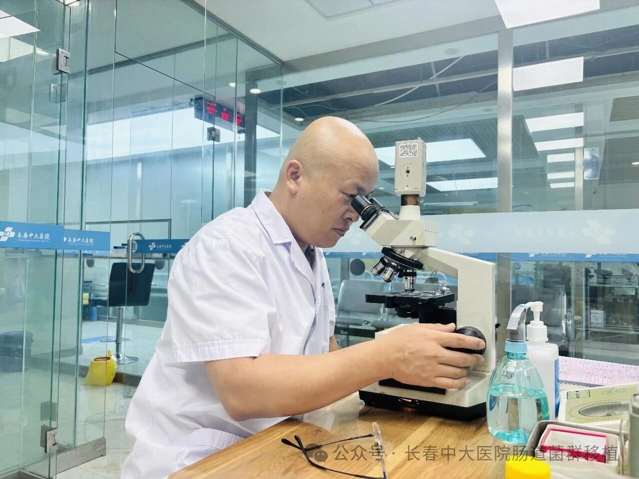 平凉市|高朋磊医师：左手男科临床，右手肠道菌群移植深入研究